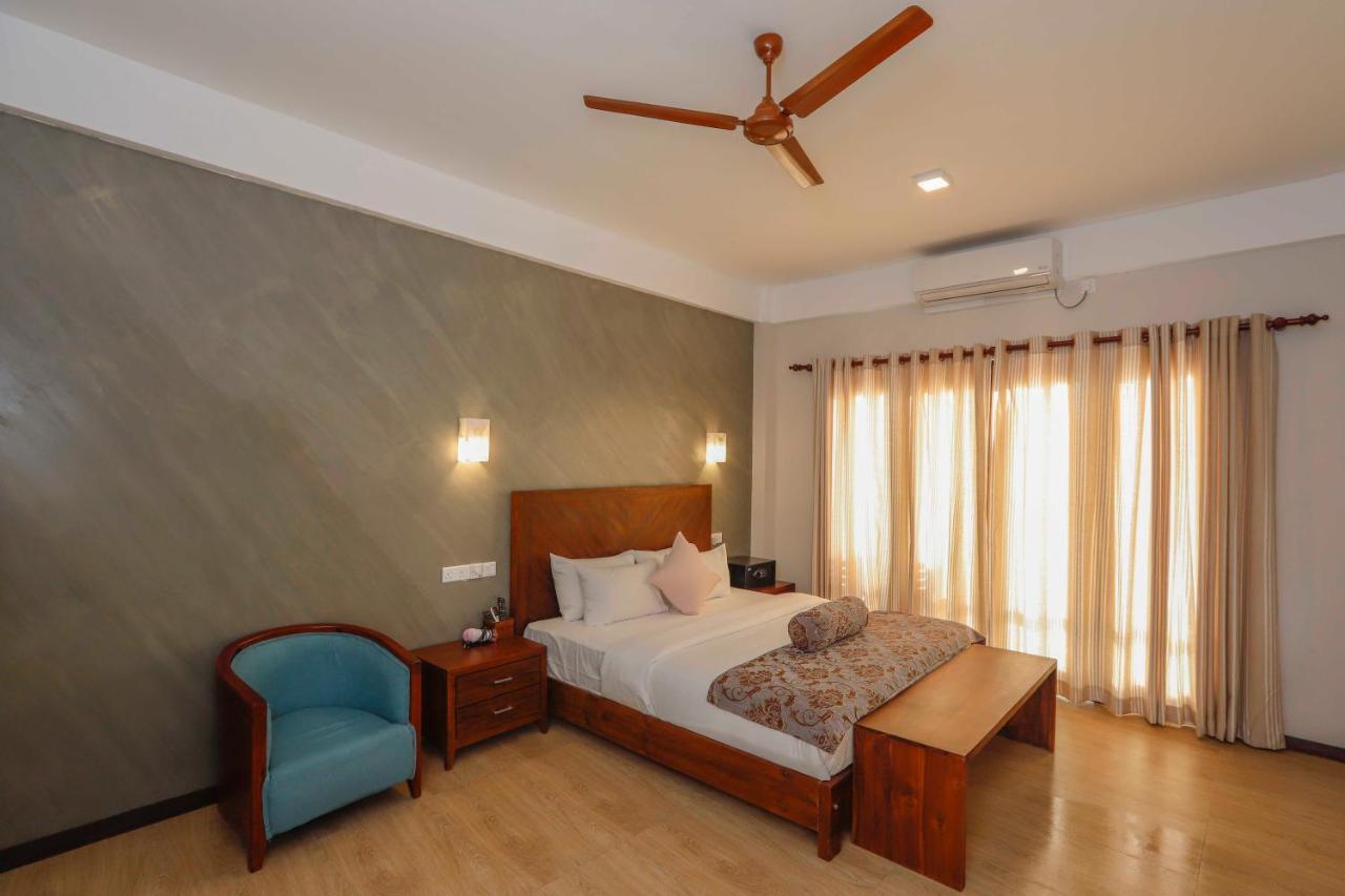 Sapphire Seas Beachfront 4*