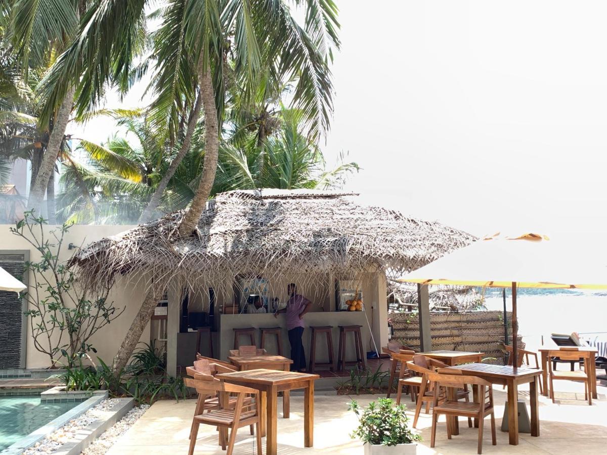 Hotel Sapphire Seas Beachfront Hikkaduwa